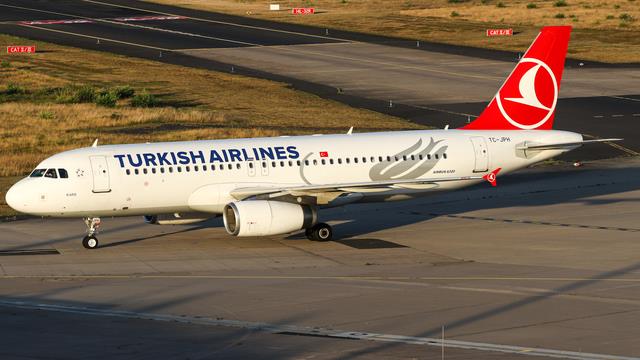 TC-JPH:Airbus A320-200:Turkish Airlines